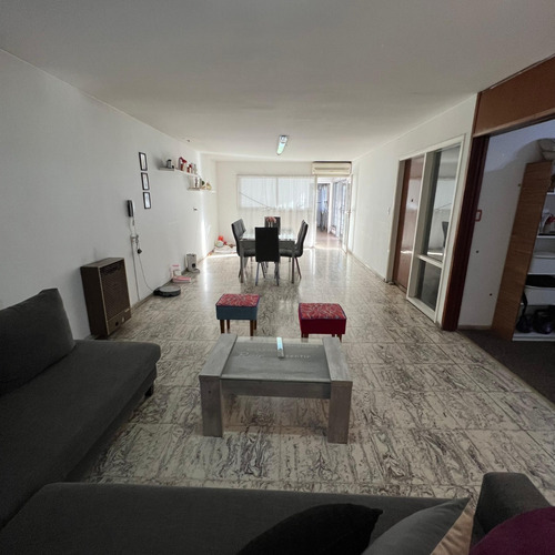 Vendo Casa De 4 Dormitorios En Barrio Parque Chacabuco Con Excelente Ubicación