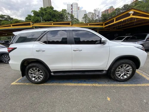 Toyota Fortuner 2.4 Srv Diesel At 4x2 2024