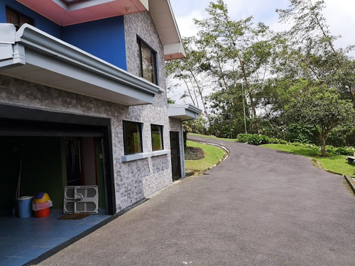 Hermosa Propiedad Con Casa Y Apartamento Pequeño, Coronado 4,000 Mtrs2