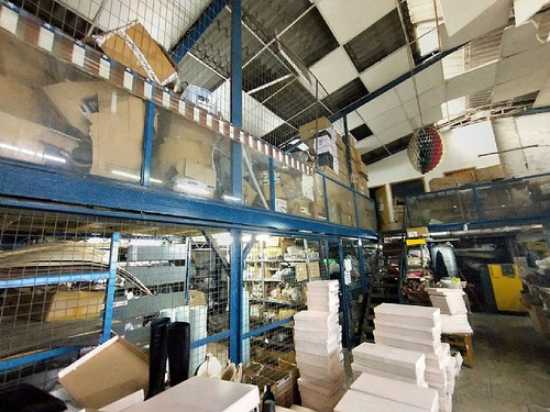 Amplios Espacio Para Bodega, Oficinas O Industria