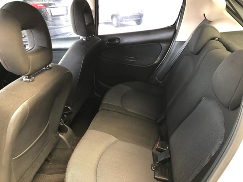 Imagem 7 de 11 de Peugeot 207 2011 1.4 Quiksilver Flex 5p