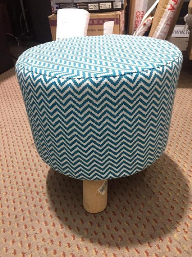 Banqueta O Pasapies De Tela Y Madera Celeste