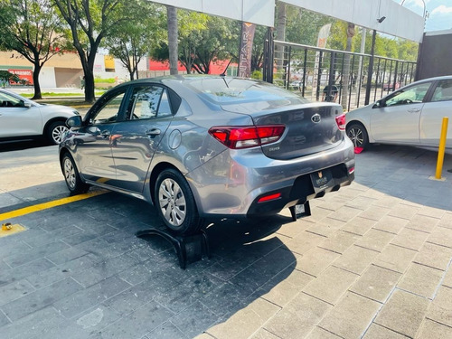 Imagen 4 de 8 de Kia Rio L 2019