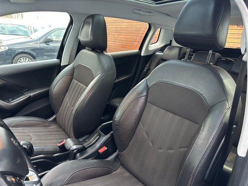Peugeot 2008 1.6 Feline