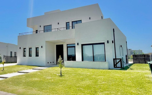 Venta Casa San Sebastian 6 Ambientes Piscina