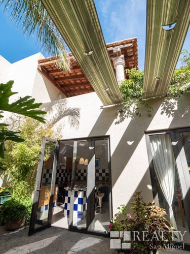 Imagen 14 de 23 de This Home Is Alive With Color, Light, And Artistic Details!