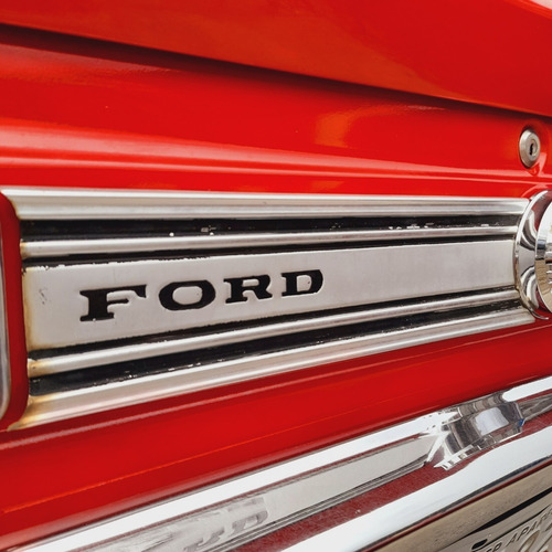 Ford Maverick V6 Deluxe 4 Portas