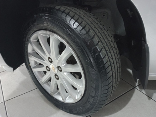 Imagem 23 de 25 de Chevrolet Spin 1.8 Lt 8v Flex 4p Automático 2014 5 Lugares