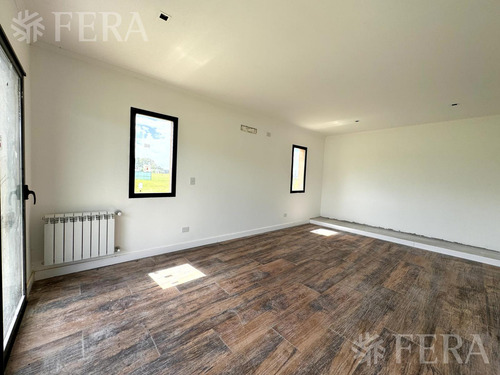 Venta Casa 4 Ambientes Con Piscina Campos De Roca - Brandsen