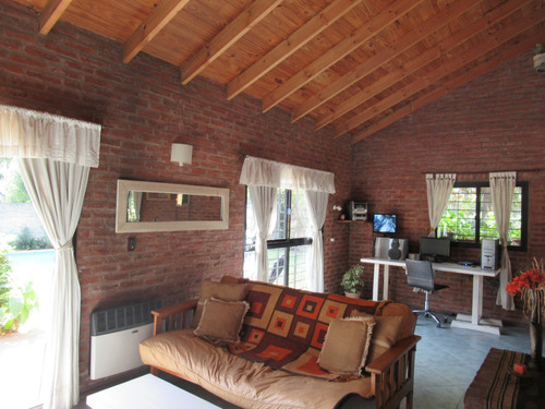 Casa Con Quincho Y Piscina, 3 Dormitorios Zona Km 50 Pilar, Barrio Abierto La Esmeralda