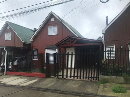 Casa En Venta De 3 Dorm. En Valdivia