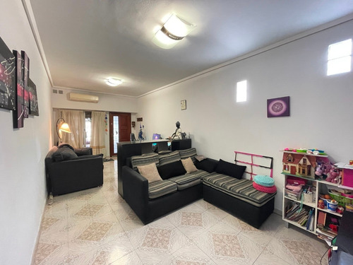 Imagen 2 de 11 de Venta Duplex 4 Ambientes Con Fondo Libre Castelar Financiado