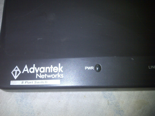 Imagen 2 de 4 de Suiche Advantek Networks De 8 Puertos Red Lan Usado