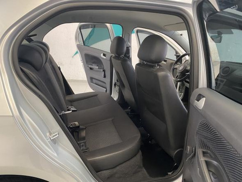 Voyage 1.0 City Mi Total Flex 8v 4p Completo Prata Impecável