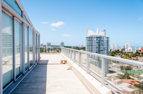 Imagen 17 de 29 de Penthouse En Playa Mansa En Alquiler (ref: Lij-5590)