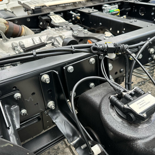 Mb Accelo 1017 Ano 2025 0km 4x2 Chassi = 11-180 1016 9-170