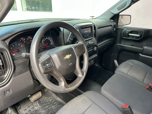 Chevrolet Silverado 4.3 V6 1500 WT Doble Cabina 4x2 At