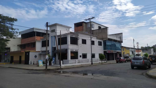 Venta De Casa Grande De Esquina En La Calle Mariño Sur Ideal Para Clínica, Empresa Etc.. 