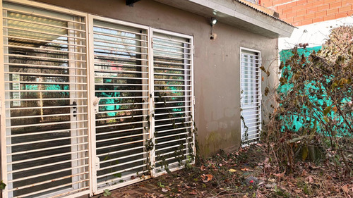 Casa En Villa Elisa De 3 Dormitorios Con Parque