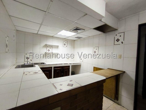 Local Dúplex Comercial En Alquiler Inm - Av. Principal (a Pasos De Don Julio Centeno) Con Dos Amplios Locales En Planta Baja Y Cinco Oficinas En Planta Alta.. La Esmeralda