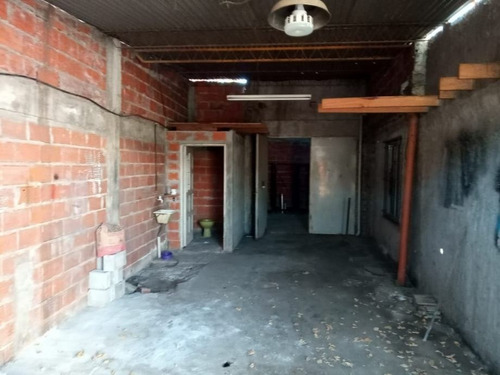 Imagen 3 de 5 de Galpon Con Vivienda En Venta En Gregorio De Laferrere