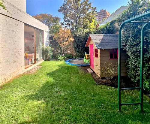 Casa En Venta De 4 Dorm. En Vitacura