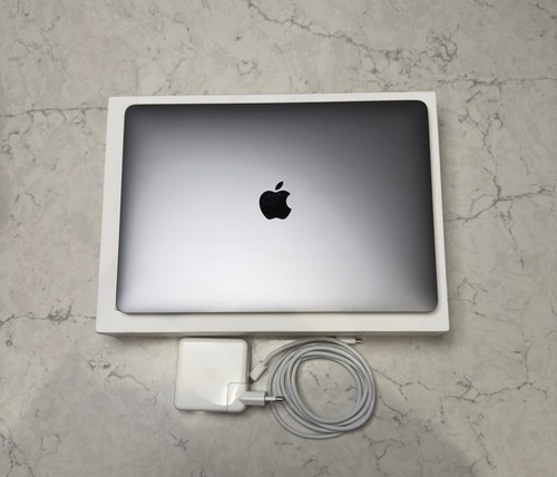 Macbook Pro 13-inch M2 2022 Touch Bar 8-gb 256-ssd (Usado)
