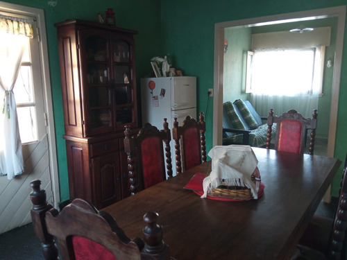 Casa En Venta - 2 Dormitorios 1 Baño - Cochera - 600mts2 - Chillar, Azul