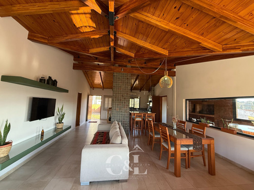 Venta Casa De Categoria Y Dpto Con Piscina En Villa Del Lago