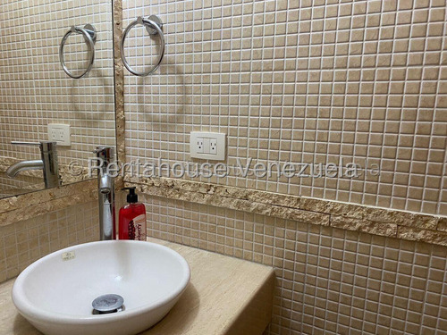 Apartamento En Venta En Altamira 25-22382 Yf