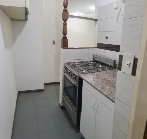 Salguero Al 500 Y Av. Corrientes, Almagro. Primer Piso Por Escalera. Al Frente. 2 Ambientes. Superficie Total Y Cubierta 64 M2. Impecable Estado. Apto Crédito. Apto Profesional