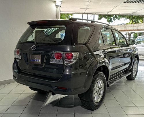 Imagen 5 de 11 de Toyota Fortuner 2014