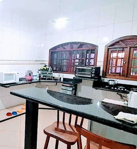 Imagem 26 de 30 de Essa É A Casa Perfeita Para Quem Está Em Busca De Segurança E Principalmente Conforto , Confira: - 1376
