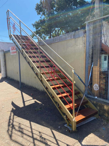Imagem 1 de 5 de Escadas Sob Encomenda