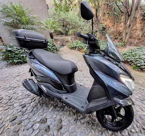 Motoneta Casi Nueva 4,884 Km (incluye Caja, Funda Y Candado)