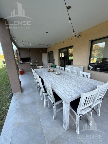 Casa 4 Ambientes Con Pileta En Alquiler - Guillermo E Hudson