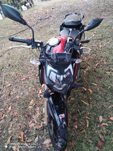 Es Un Color Negra Con Rojo De Cambios