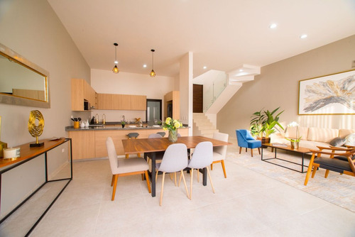 Casa En Venta En El Condado, Terreno 155 M2, Family Room O 4ta Recámara, Premium