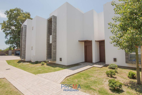 Imagen 22 de 24 de Dúplex Housing Chacritas. Dormitorios En Planta Baja Y Planta Alta