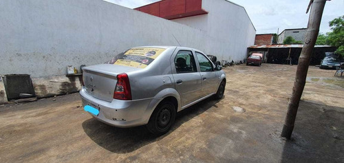 Renault Logan Familier 2014 Sedan