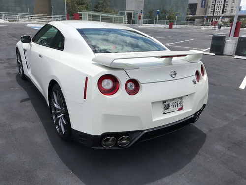 Imagen 2 de 15 de Nissan Gtr Biturbo Premium 2015 (nuevo, De Coleccion)