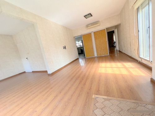 Venta Hermosa Casa De Altos, La Blanqueada, 2 O 3 Dormitorios, Al Frente, Balcón, Terraza, Sin Gastos Comunes, Independiente, Divina