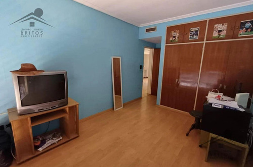 Venta De Imponente Y Solido Chalet En El Centro De Ramos Mejía!