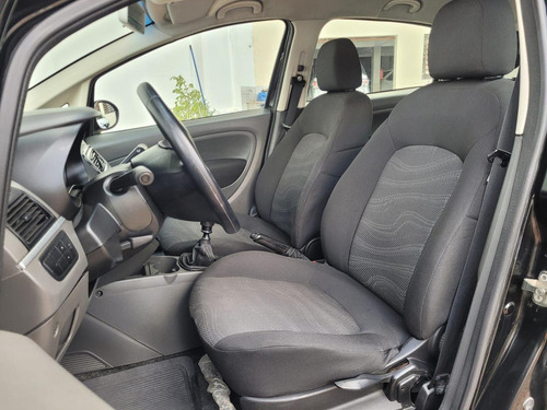 Fiat Punto 1.4 Attractive Italia 8v Flex 4p Manual