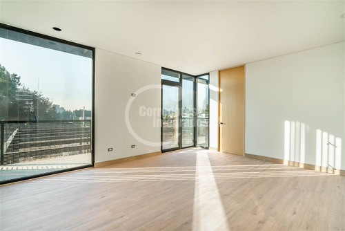 Casa En Venta De 6 Dorm. En Colina