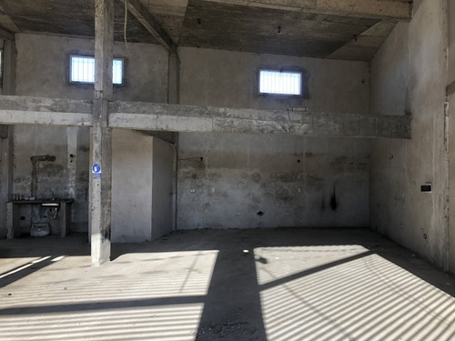 Local De 180m2 Cubiertos En Moradas De Máximo Paz. Contrato Comercial 24 Meses Ajuste Cada Tres Meses Por Icl. Tres Cortina Enrollables Con Aperturas A La Calle (un En Ochava Y Dos Por Juan Puente