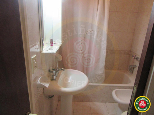 Venta - Casa En 2 Plantas - 4 Dormitorios - 2 Baños ** Apta Credito **