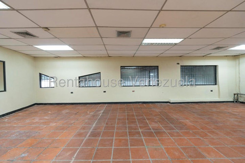 Exclusivo Galpón Con La Mejor Ubicación En Boleíta Sur, A Pie De Calle. Mls# #25-22313
