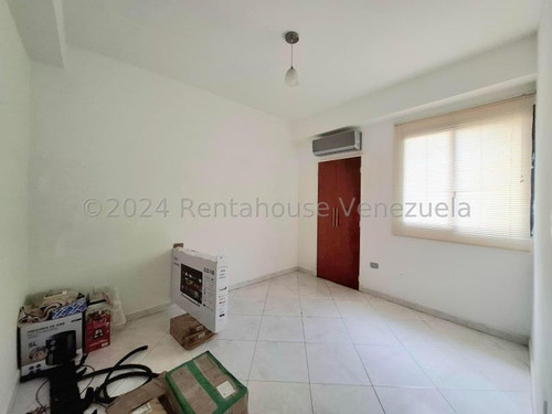 Excelente Apartamento En Venta Urb. San Jacinto, Maracay, Con Planta Electrica, Piso Bajo, 24-28825 Mv