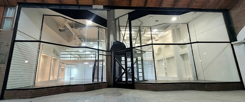 Edificio En RÃo Grande: ¡712 M² Con Ingresos Asegurados! 2 Locales Comerciales + Amplio Departamento